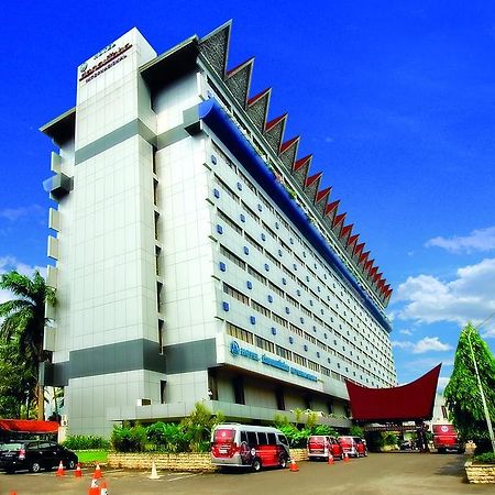 Danau Toba Hotel International Medan Exteriör bild