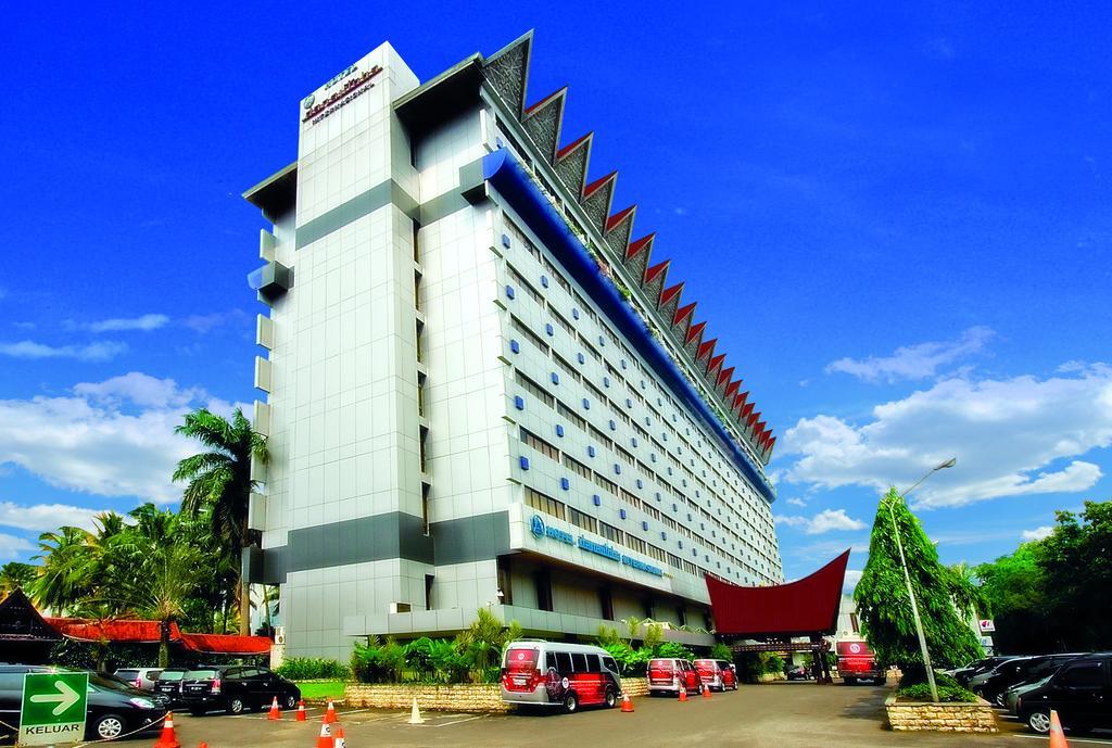 Danau Toba Hotel International Medan Exteriör bild