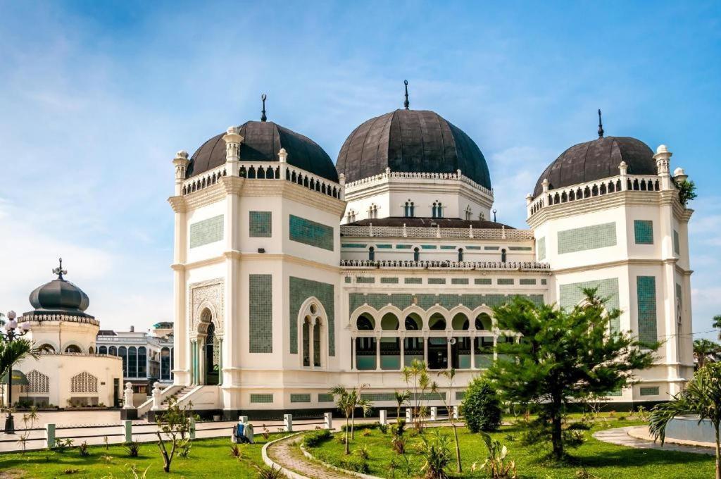 Danau Toba Hotel International Medan Exteriör bild